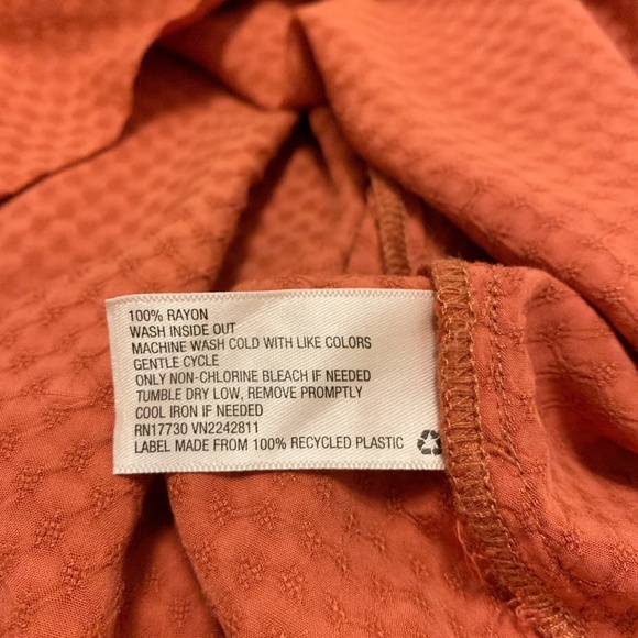 NEW Universal Thread V Neck Button Wide Sleeve Top Small - Picture 6 of 6